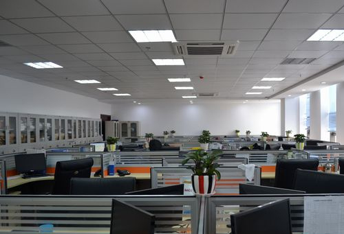 合肥市飛龍電氣設(shè)備有限公司取得一種高低壓開(kāi)關(guān)柜的地埋裝置專(zhuān)利，利于對(duì)預(yù)埋箱內(nèi)部及開(kāi)關(guān)柜柜體進(jìn)行散熱:高低壓開(kāi)關(guān)柜
